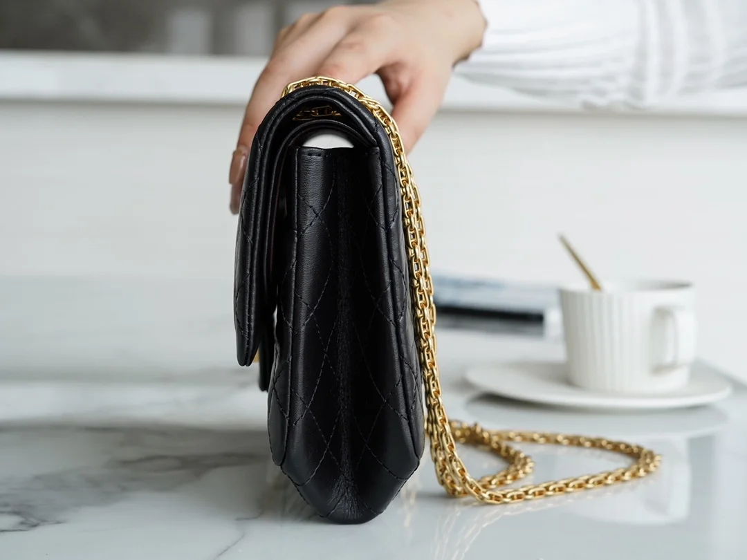 샤넬 2.55 플랩백 미디엄 빈티지 금장 A37586