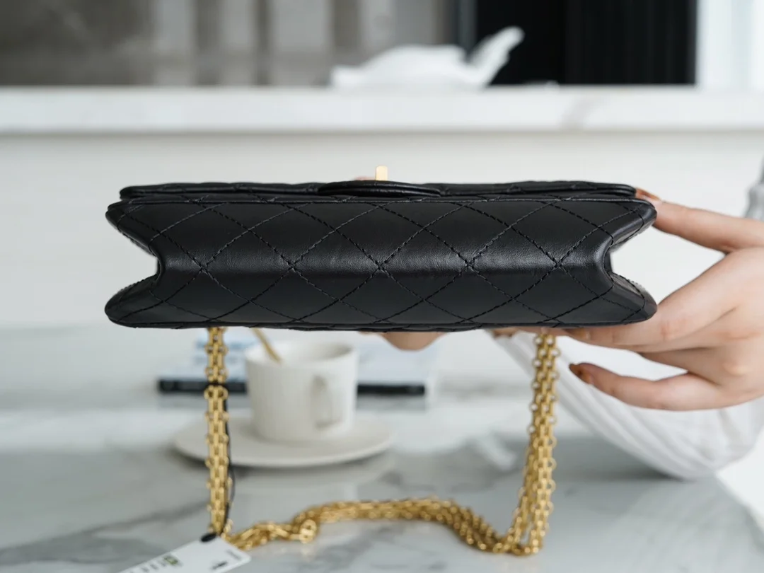 샤넬 2.55 플랩백 미디엄 빈티지 금장 A37586