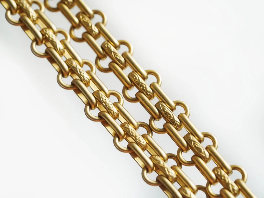 샤넬 2.55 플랩백 미디엄 빈티지 금장 A37586