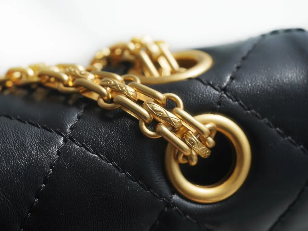 샤넬 2.55 플랩백 미디엄 빈티지 금장 A37586