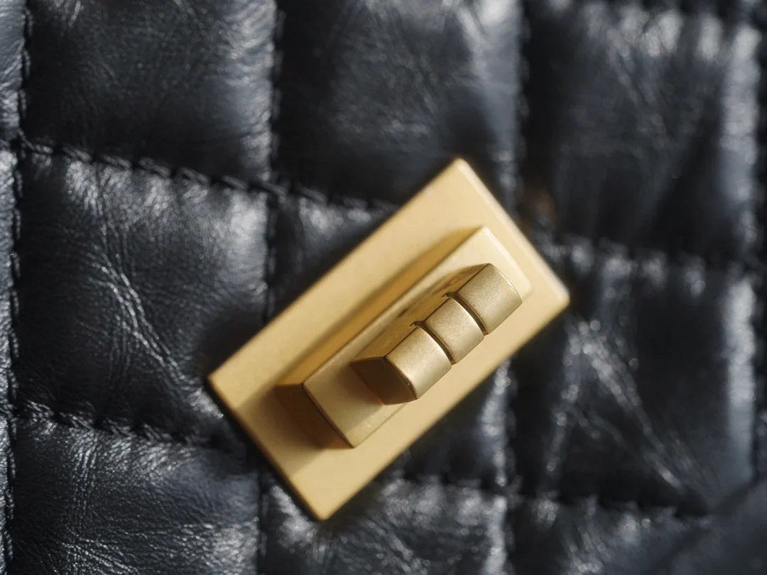 샤넬 2.55 플랩백 미디엄 빈티지 금장 A37586