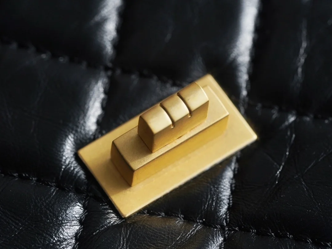 샤넬 2.55 플랩백 라지 빈티지 금장 A37586