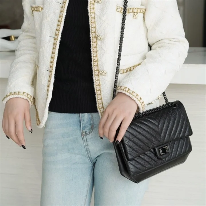 샤넬 2.55 플랩백 미디엄 빈티지 블랙 A37586