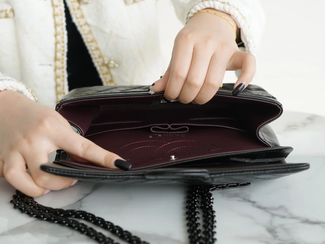 샤넬 2.55 플랩백 미디엄 빈티지 블랙 A37586