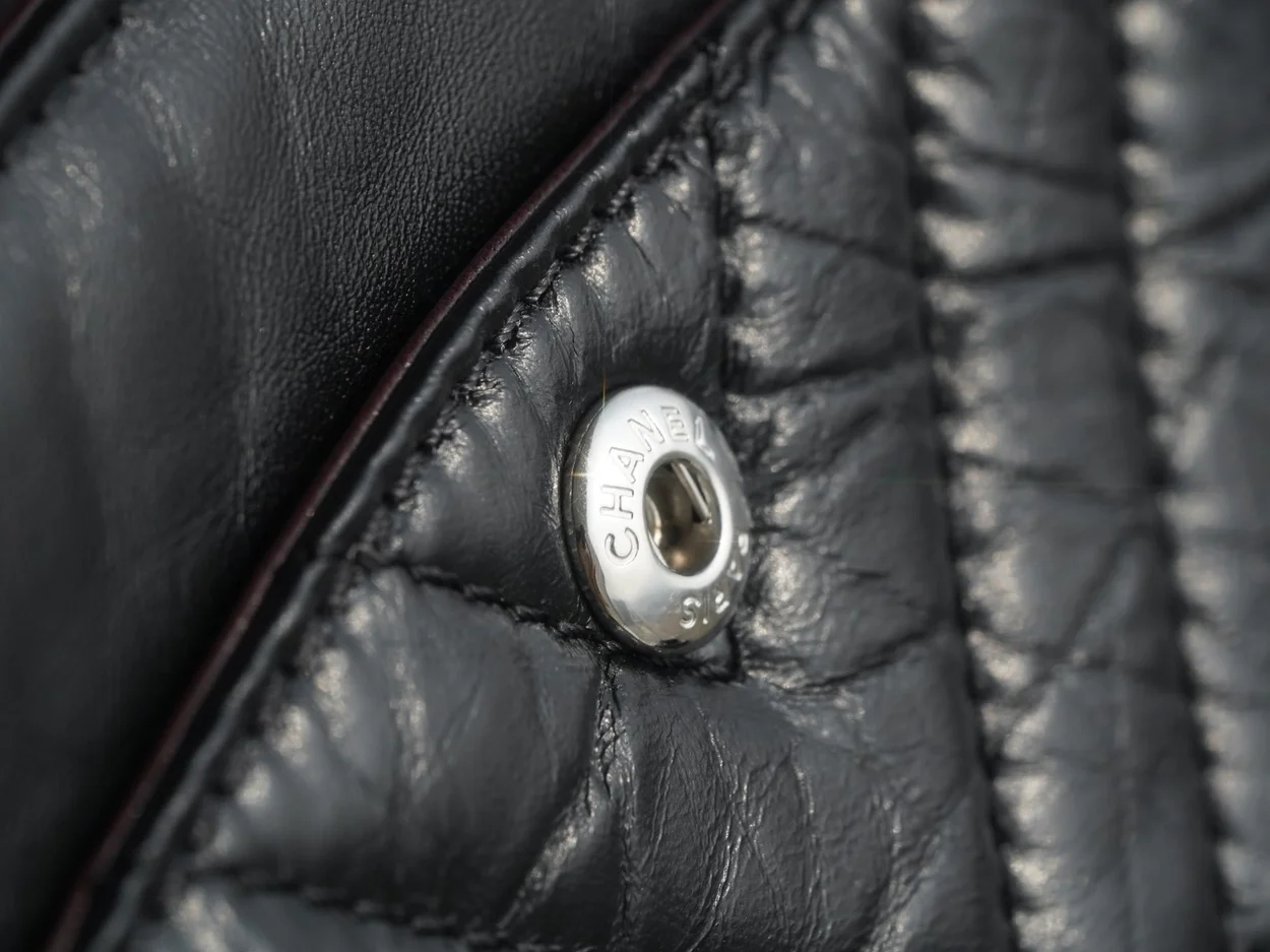 샤넬 2.55 플랩백 미디엄 빈티지 블랙 A37586