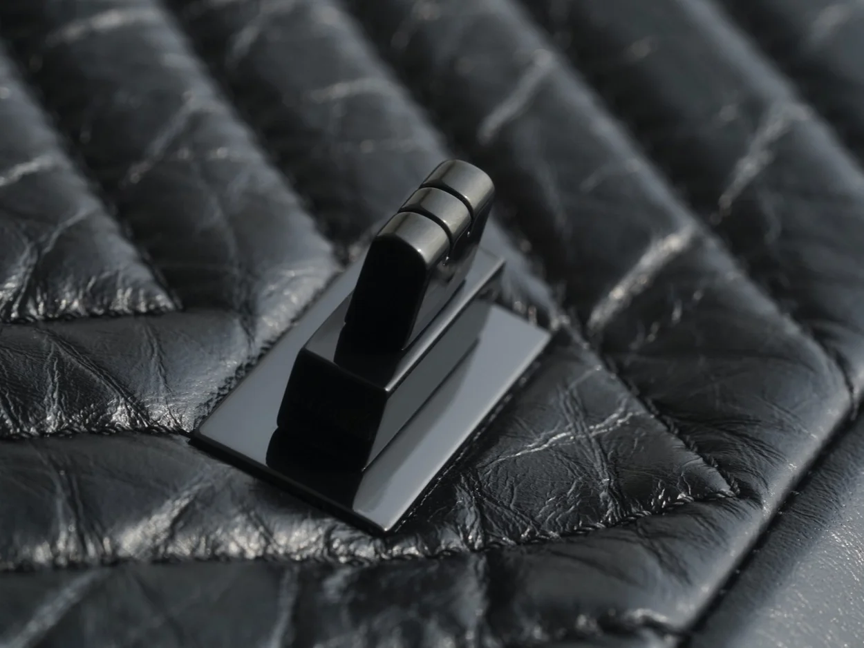 샤넬 2.55 플랩백 미디엄 빈티지 블랙 A37586