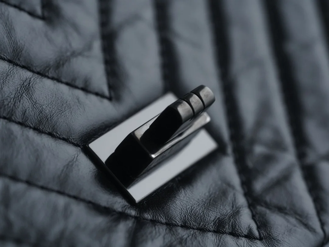 샤넬 2.55 플랩백 라지 빈티지 블랙 A37586