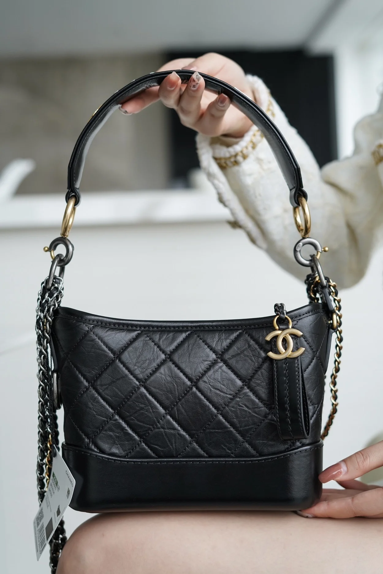 샤넬 클래식 가브리엘 스트랩 로고 호보백 스몰