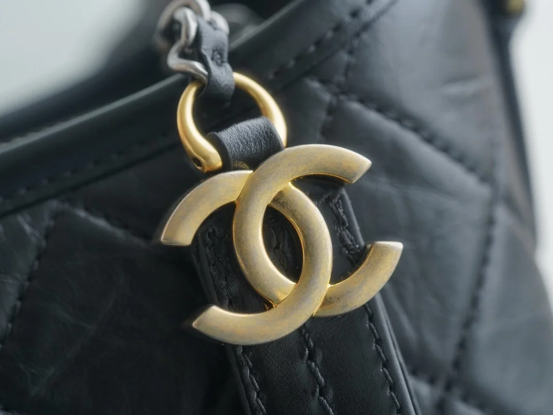 샤넬 클래식 가브리엘 스트랩 로고 호보백 스몰