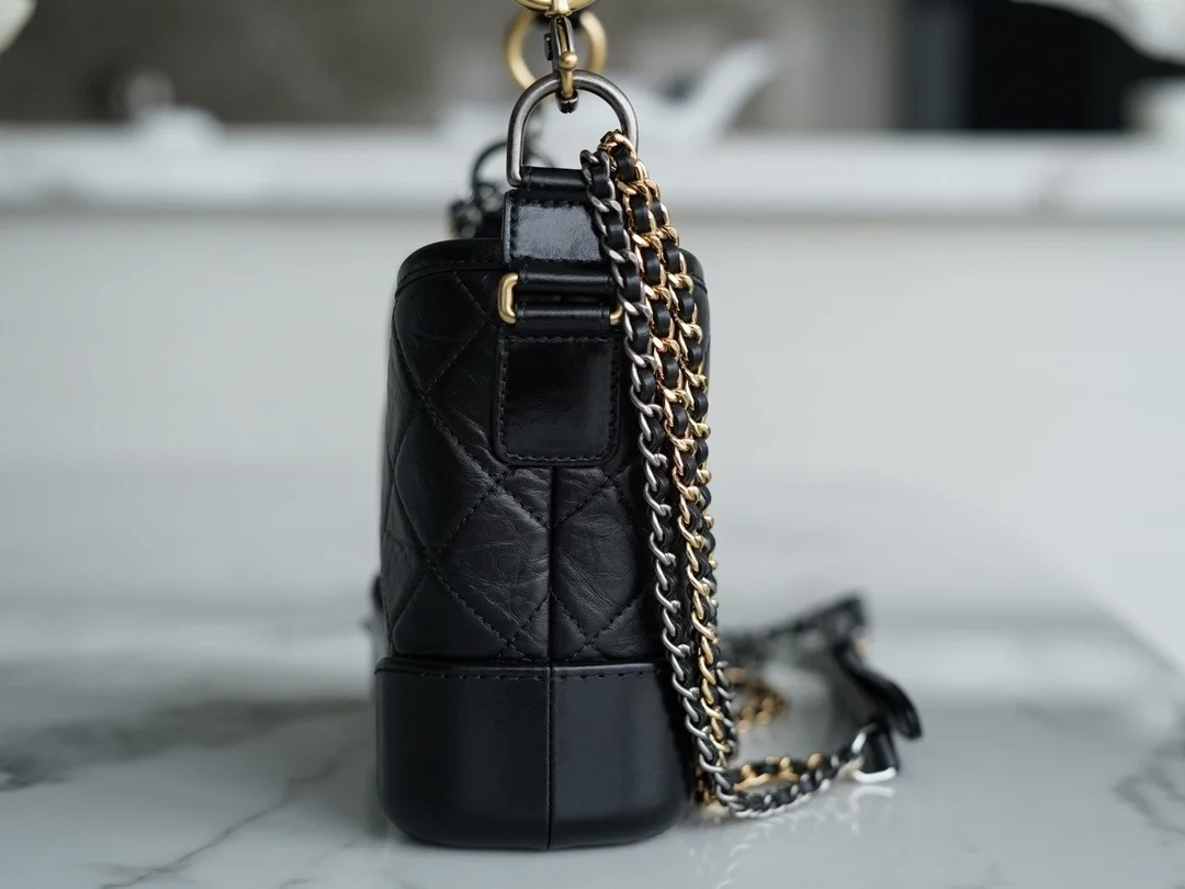 샤넬 클래식 가브리엘 스트랩 로고 호보백 스몰