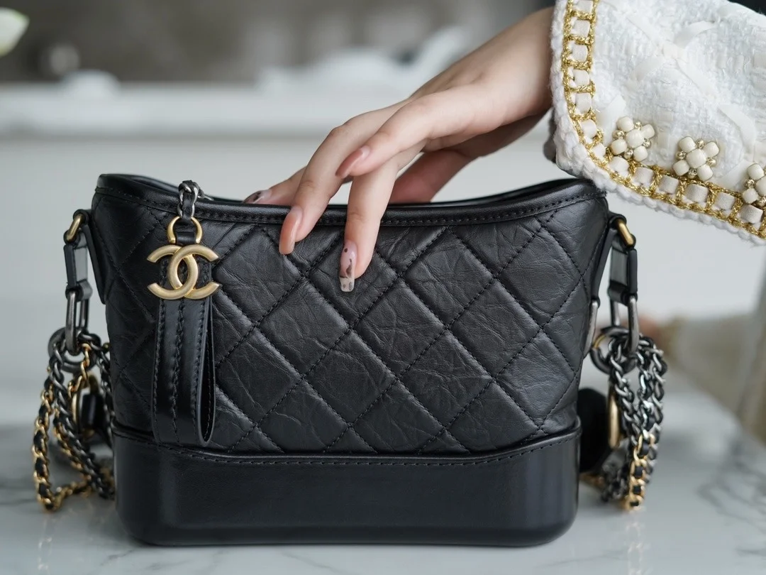 샤넬 클래식 가브리엘 스트랩 로고 호보백 스몰