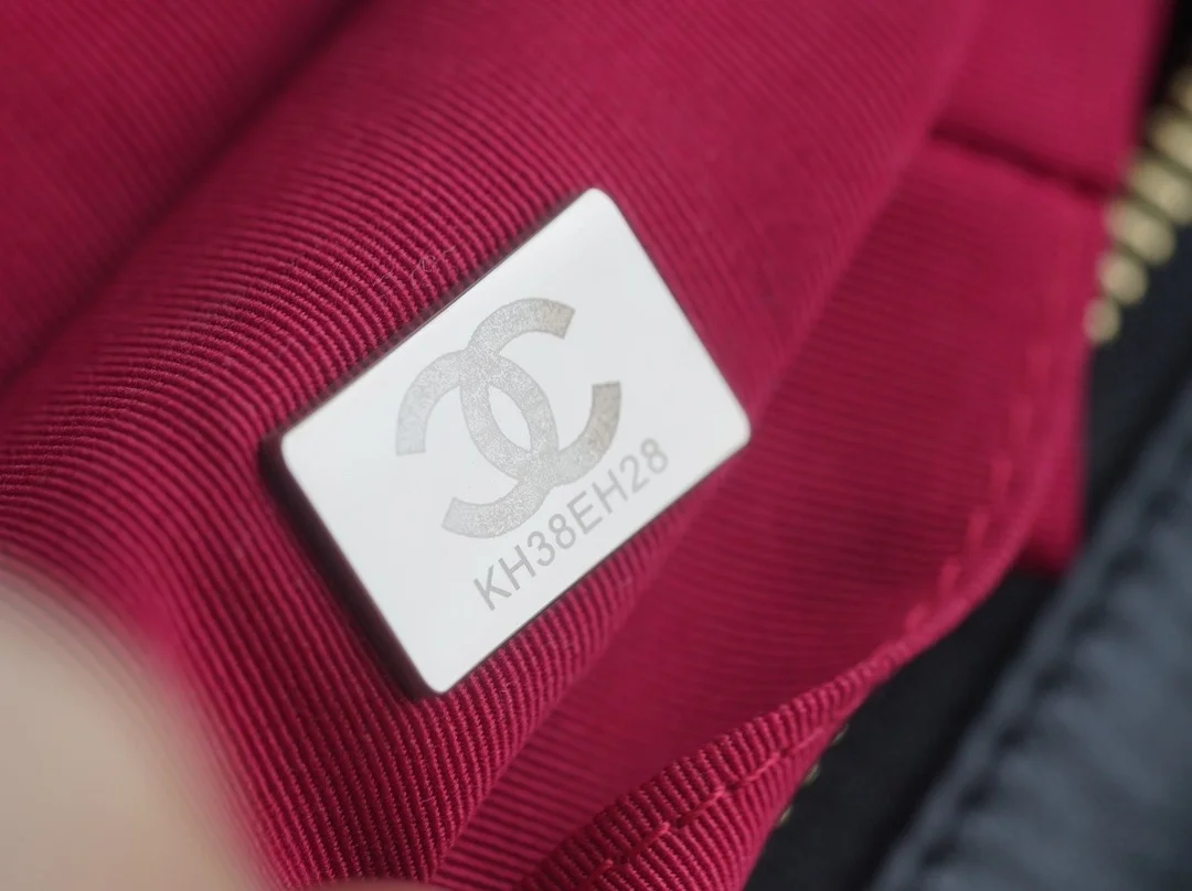 샤넬 클래식 가브리엘 스트랩 로고 호보백 스몰