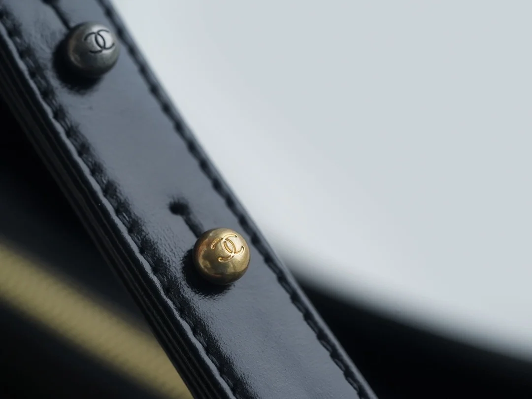 샤넬 클래식 가브리엘 스트랩 로고 호보백 스몰