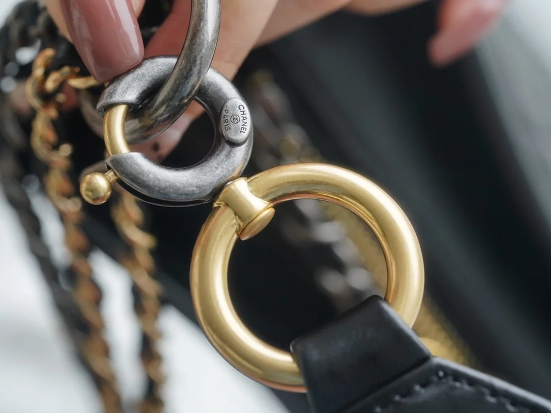 샤넬 클래식 가브리엘 스트랩 로고 호보백 스몰