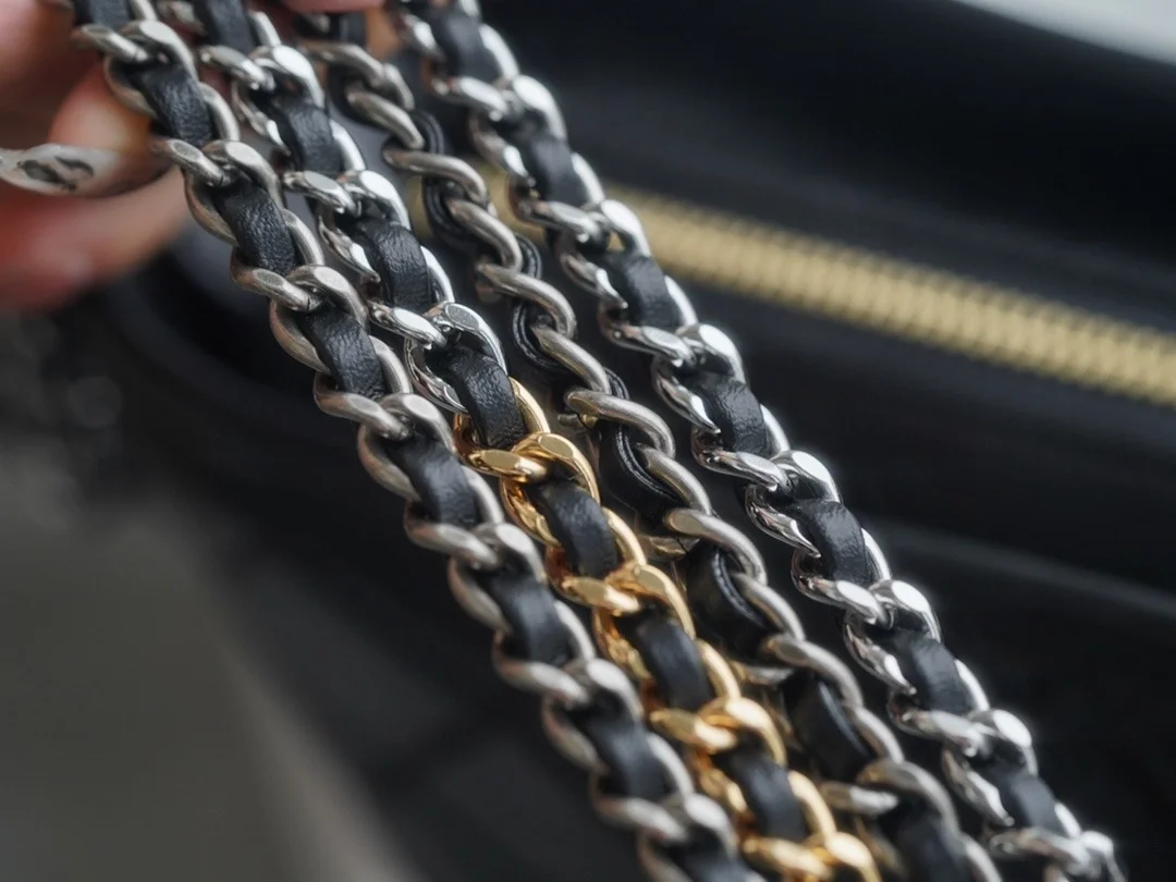 샤넬 클래식 가브리엘 스트랩 로고 호보백 스몰