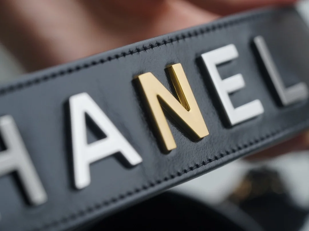 샤넬 클래식 가브리엘 스트랩 로고 호보백 스몰