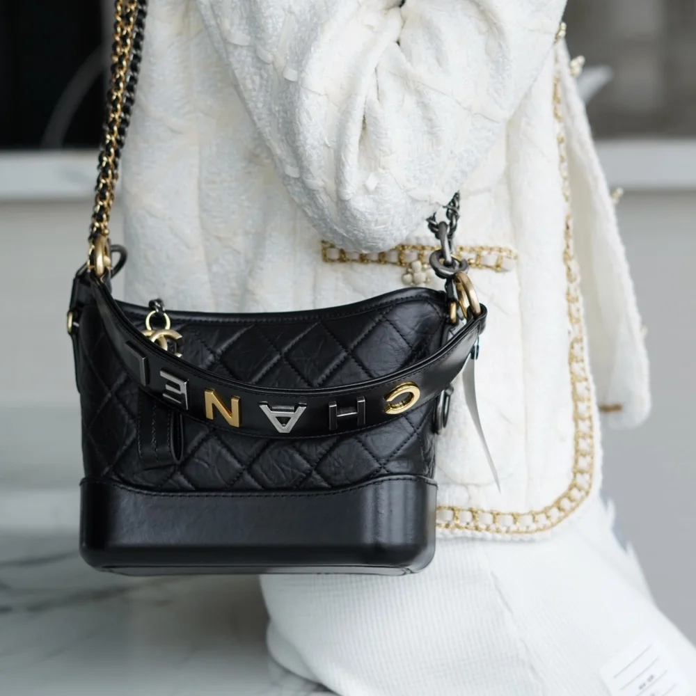 샤넬 클래식 가브리엘 스트랩 로고 호보백 스몰
