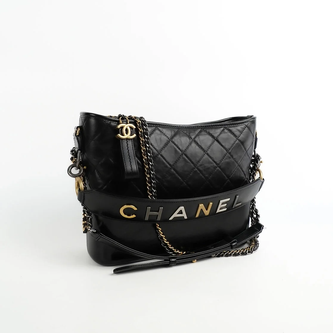 샤넬 클래식 가브리엘 스트랩 로고 호보백 미디엄