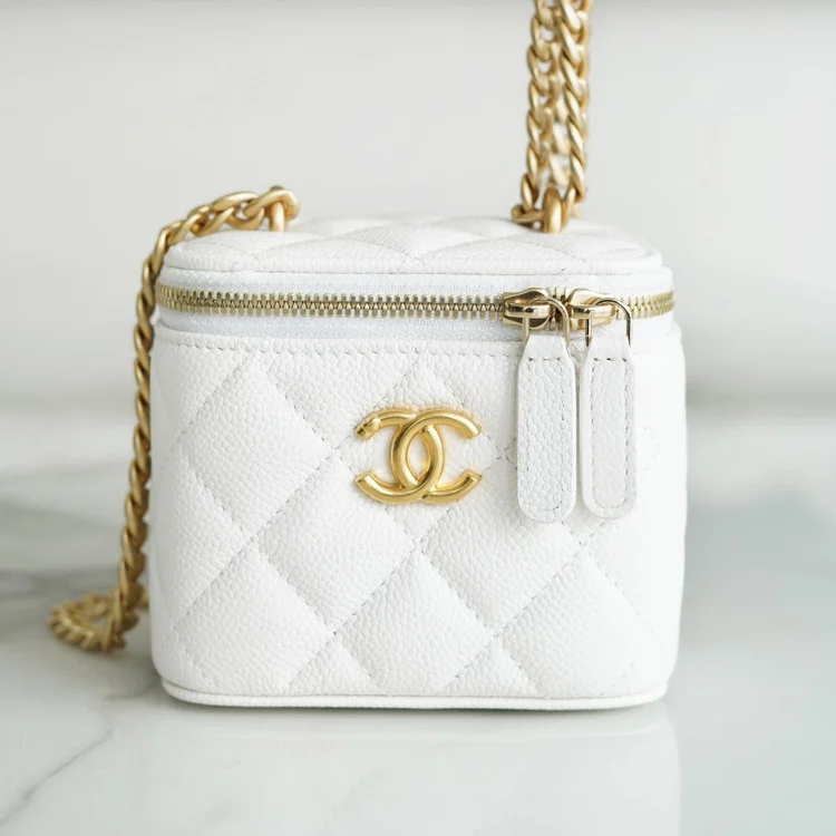 샤넬 스몰 체인 코스메틱 캐비어 화이트
