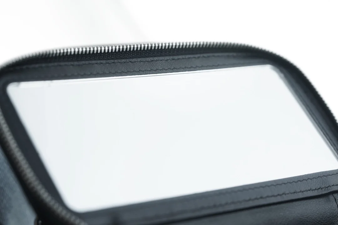 샤넬 탑핸들 스몰 베니티백 블랙 은장