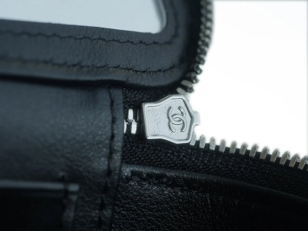 샤넬 탑핸들 스몰 베니티백 블랙 은장