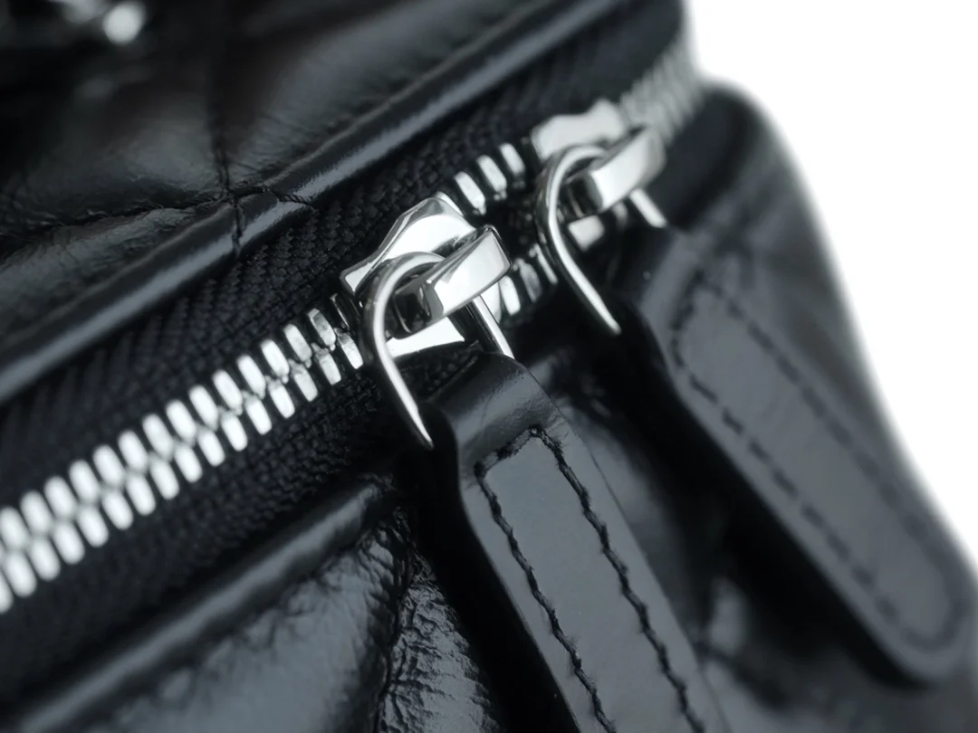 샤넬 탑핸들 스몰 베니티백 블랙 은장