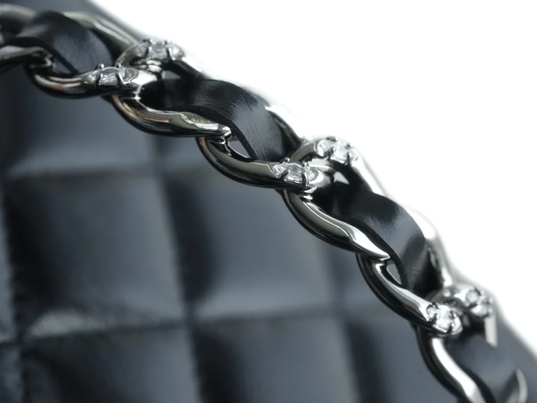 샤넬 탑핸들 스몰 베니티백 블랙 은장