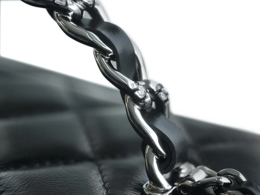 샤넬 탑핸들 스몰 베니티백 블랙 은장