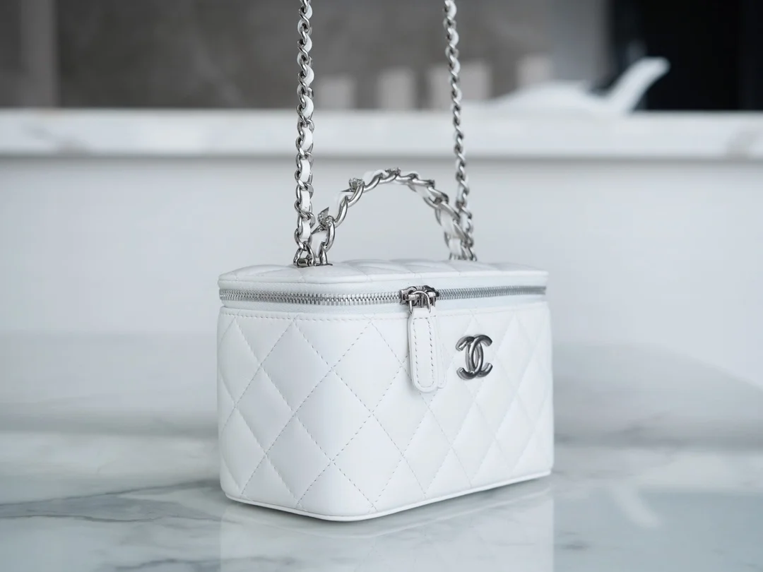 샤넬 탑핸들 스몰 베니티백 화이트 은장