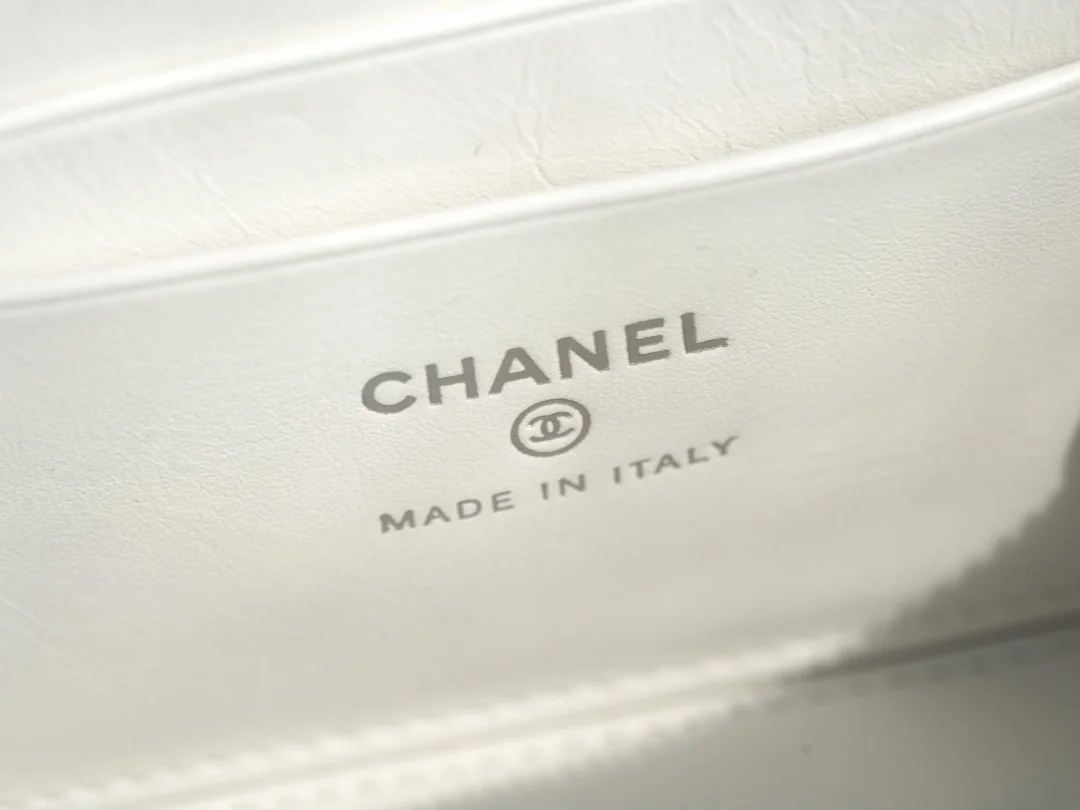 샤넬 탑핸들 스몰 베니티백 화이트 은장