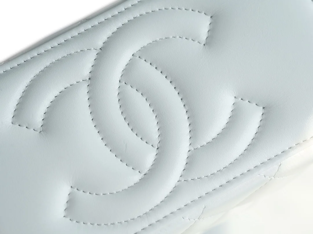 샤넬 탑핸들 스몰 베니티백 화이트 은장