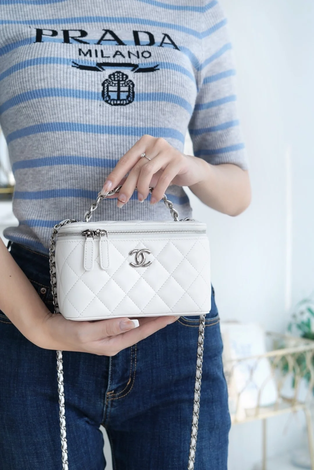 샤넬 탑핸들 스몰 베니티백 화이트 은장