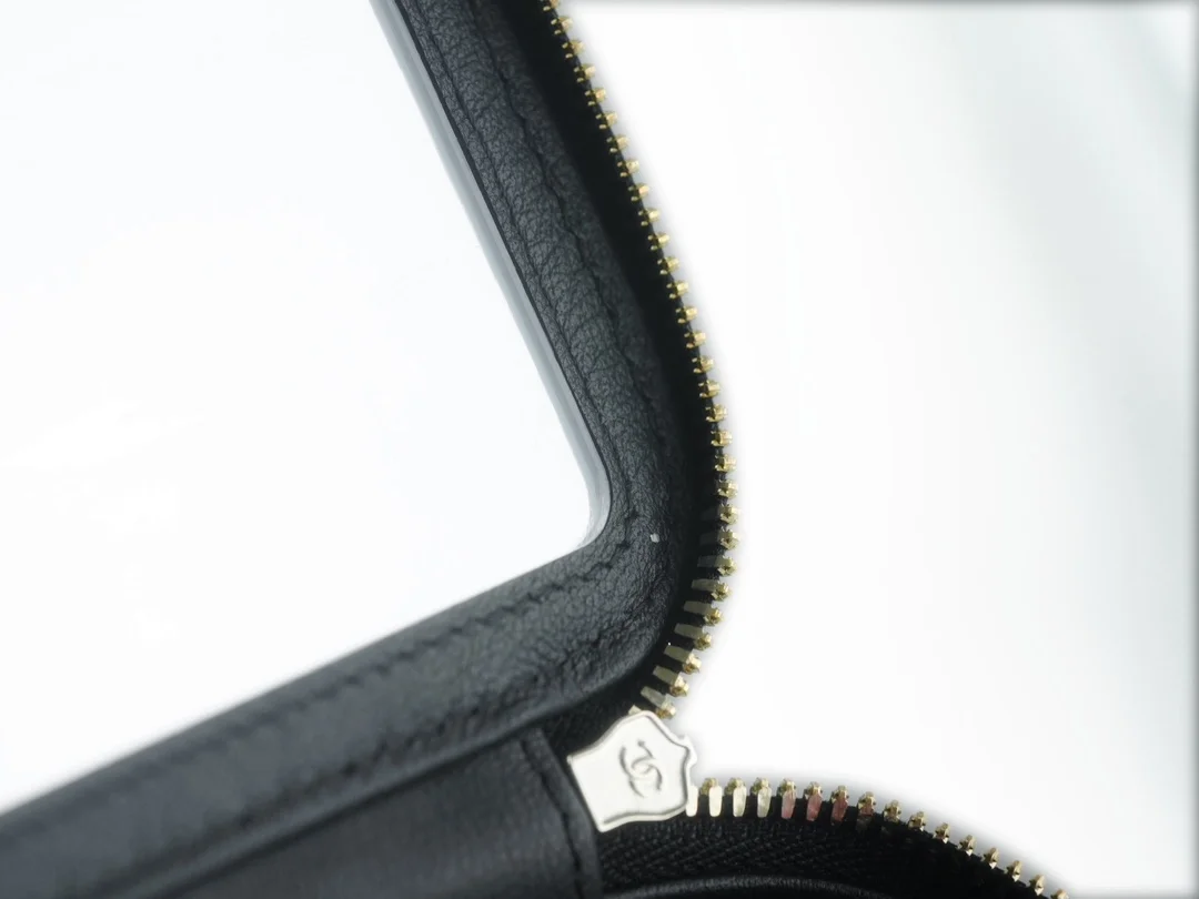 샤넬 체인 코스메틱 베니티백 블랙 금장