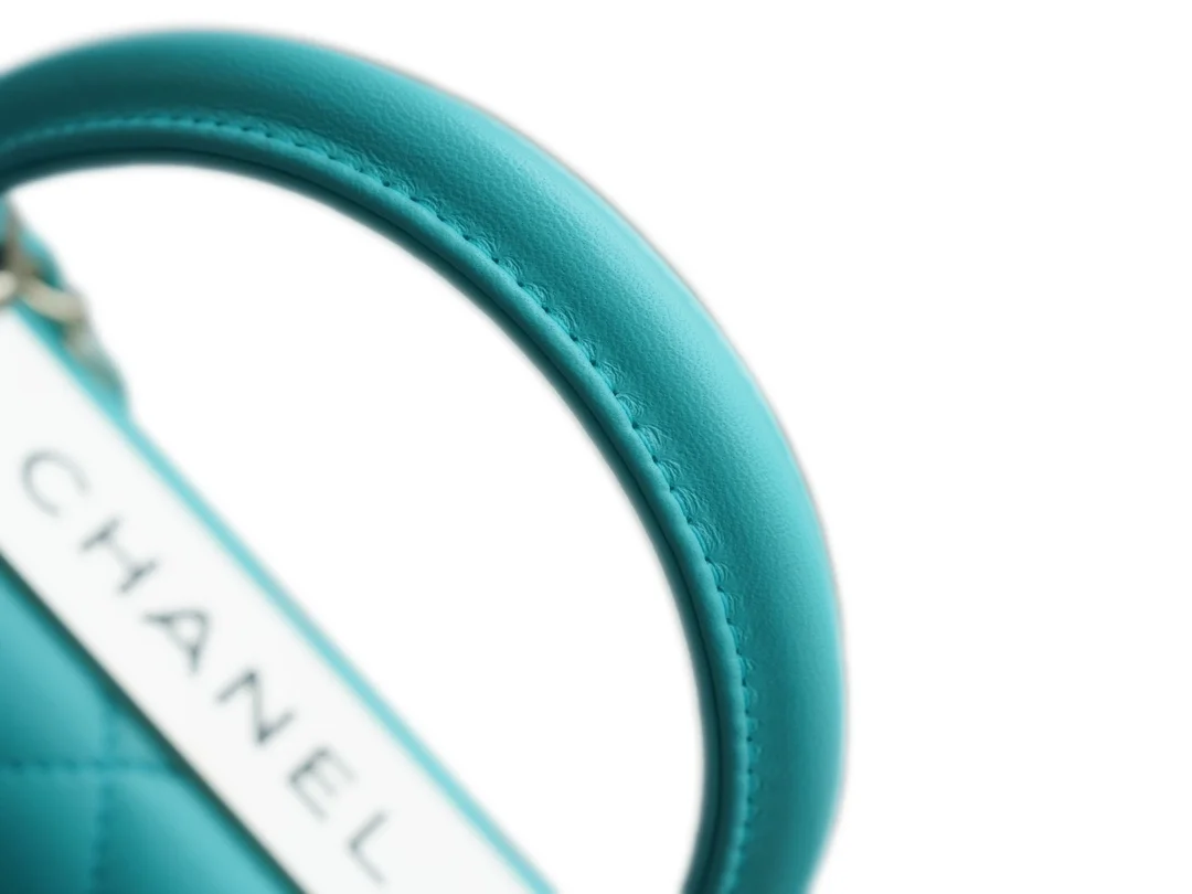 샤넬 트렌디 CC 티파니블루 미니 램스킨