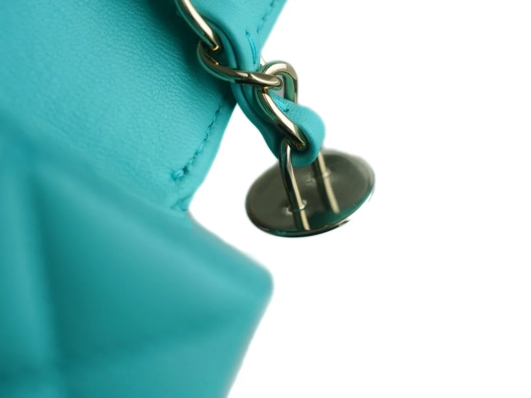 샤넬 트렌디 CC 티파니블루 미니 램스킨