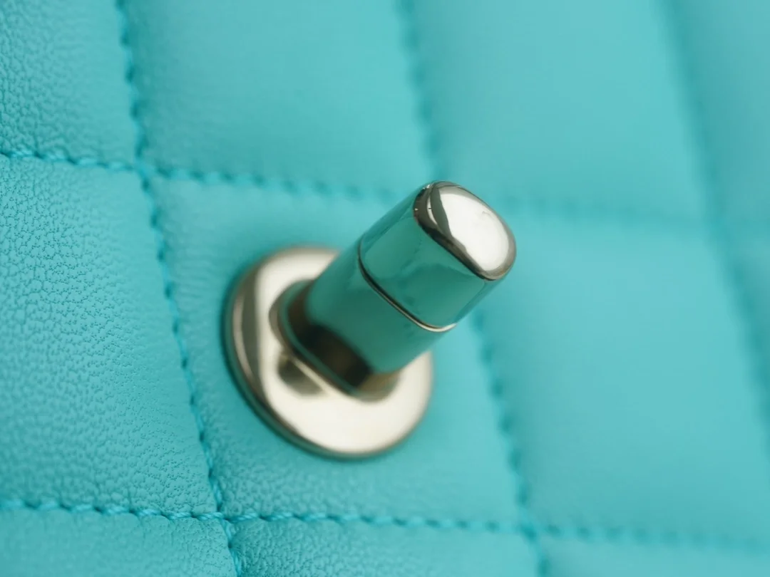 샤넬 트렌디 CC 티파니블루 미니 램스킨