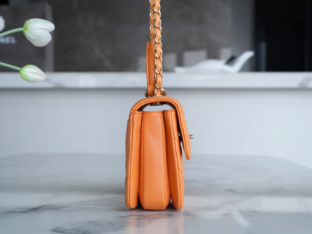 샤넬 트렌디 CC 카라멜 미니 램스킨