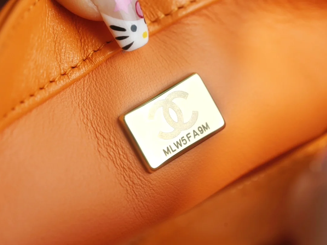 샤넬 트렌디 CC 카라멜 미니 램스킨