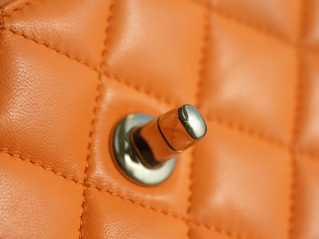 샤넬 트렌디 CC 카라멜 미니 램스킨