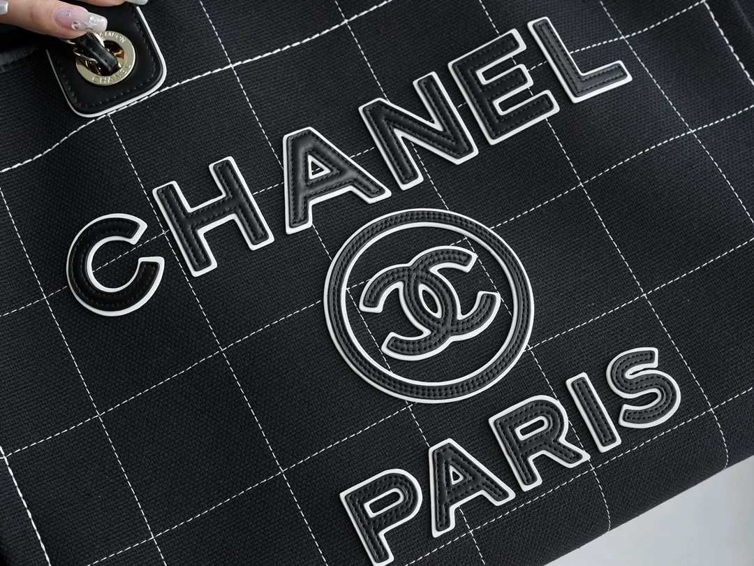 샤넬 맥시 쇼핑백 블랙(골드)