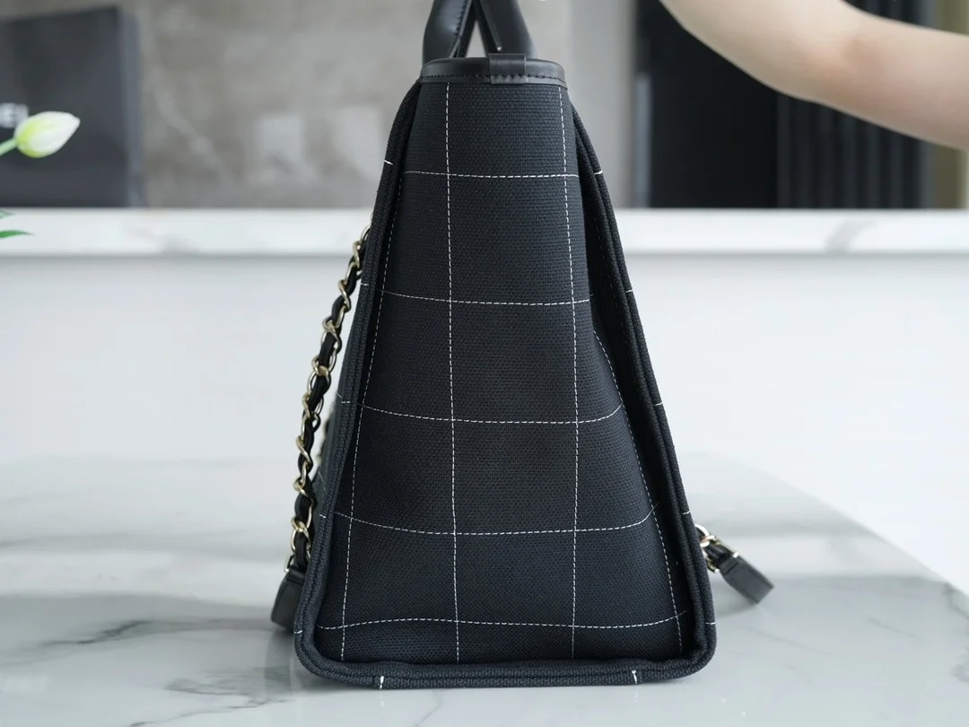 샤넬 맥시 쇼핑백 블랙(골드)