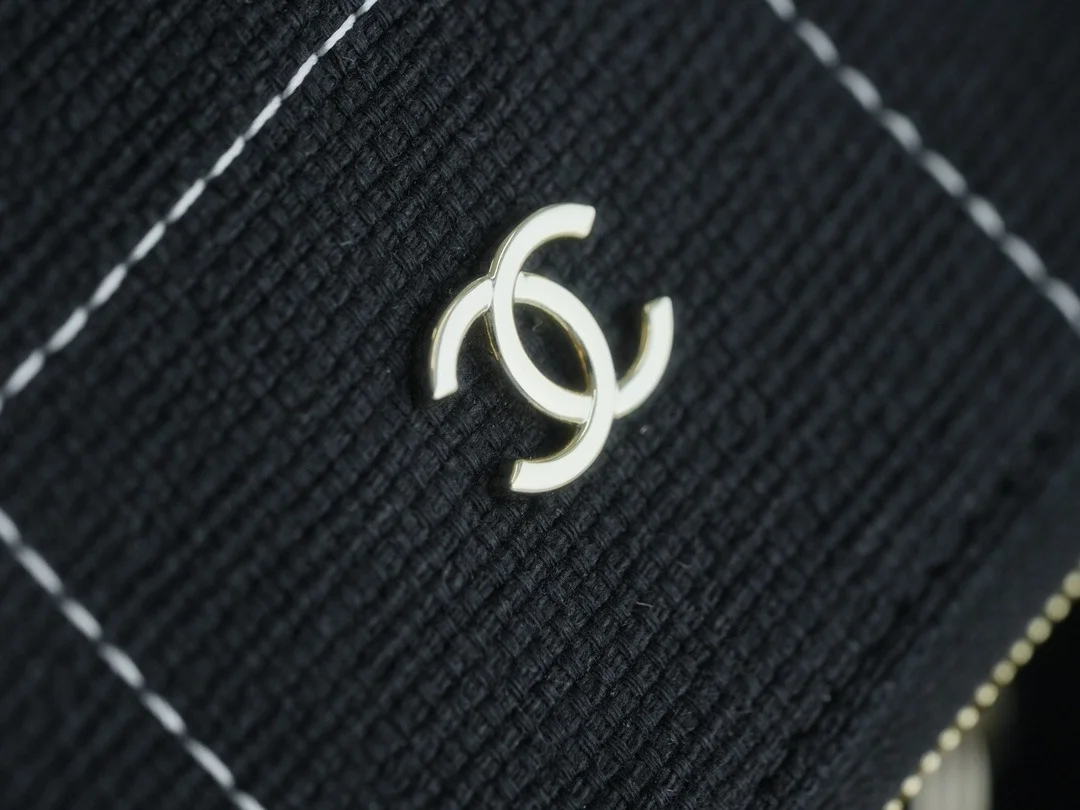 샤넬 맥시 쇼핑백 블랙(골드)