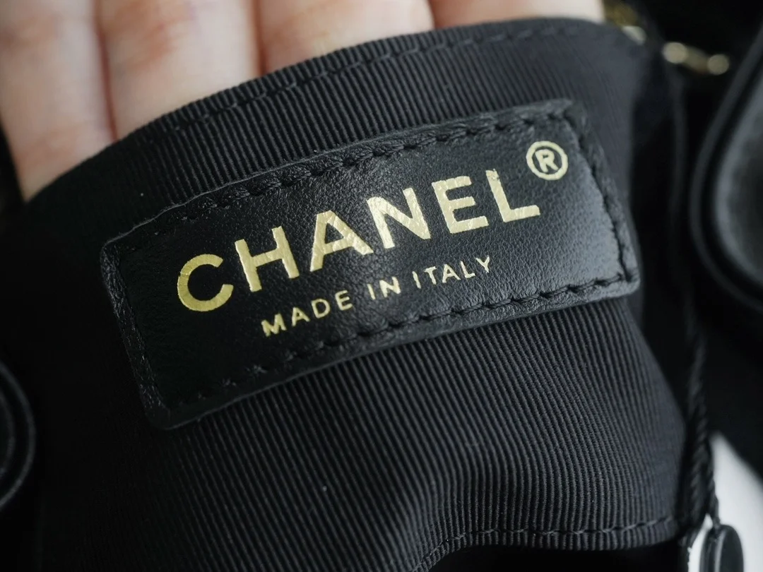 샤넬 맥시 쇼핑백 블랙(골드)