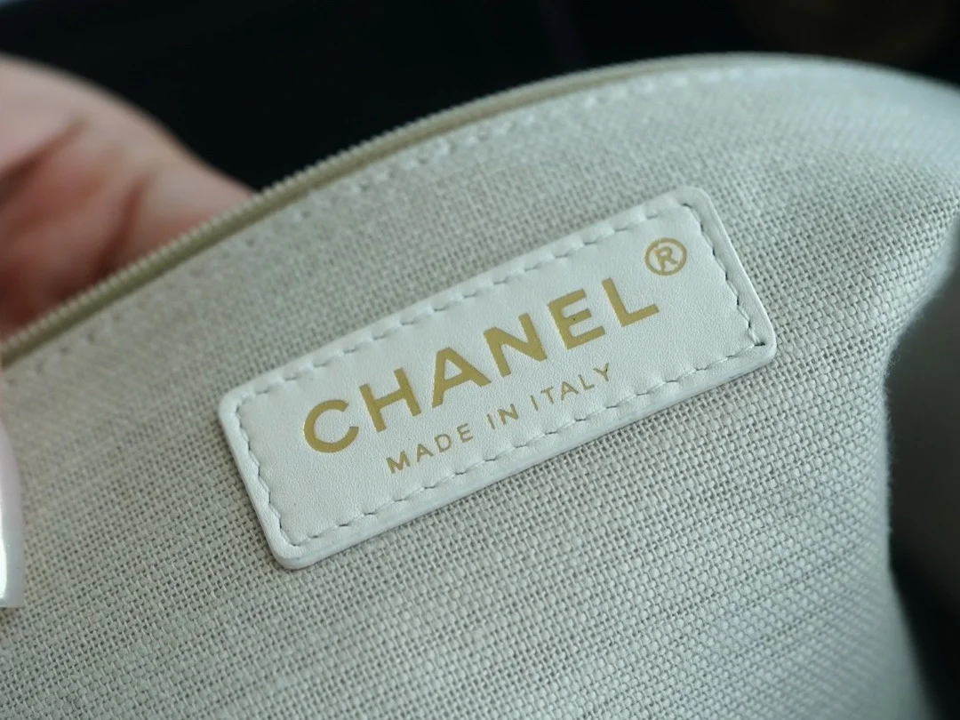 샤넬 맥시 쇼핑백 블랙(골드)