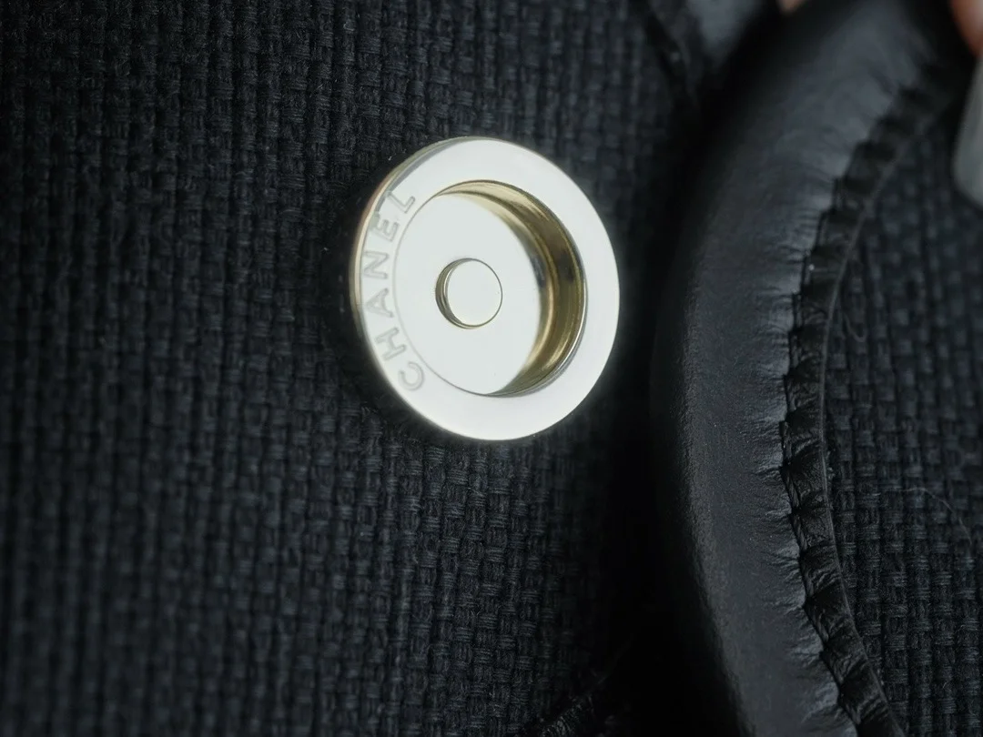 샤넬 맥시 쇼핑백 블랙(골드)