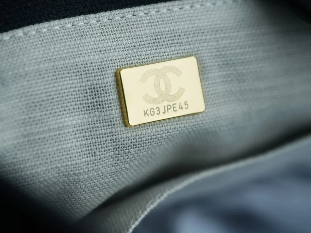 샤넬 맥시 쇼핑백 블랙(골드)