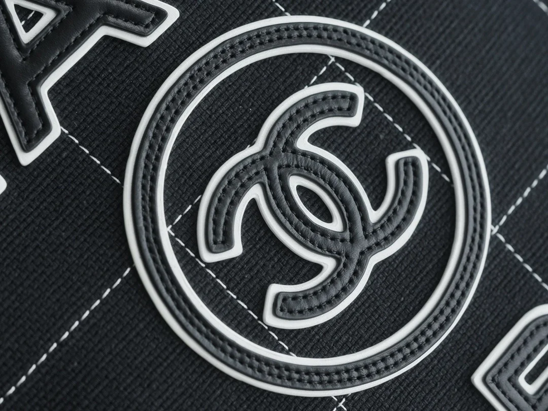 샤넬 맥시 쇼핑백 블랙(골드)