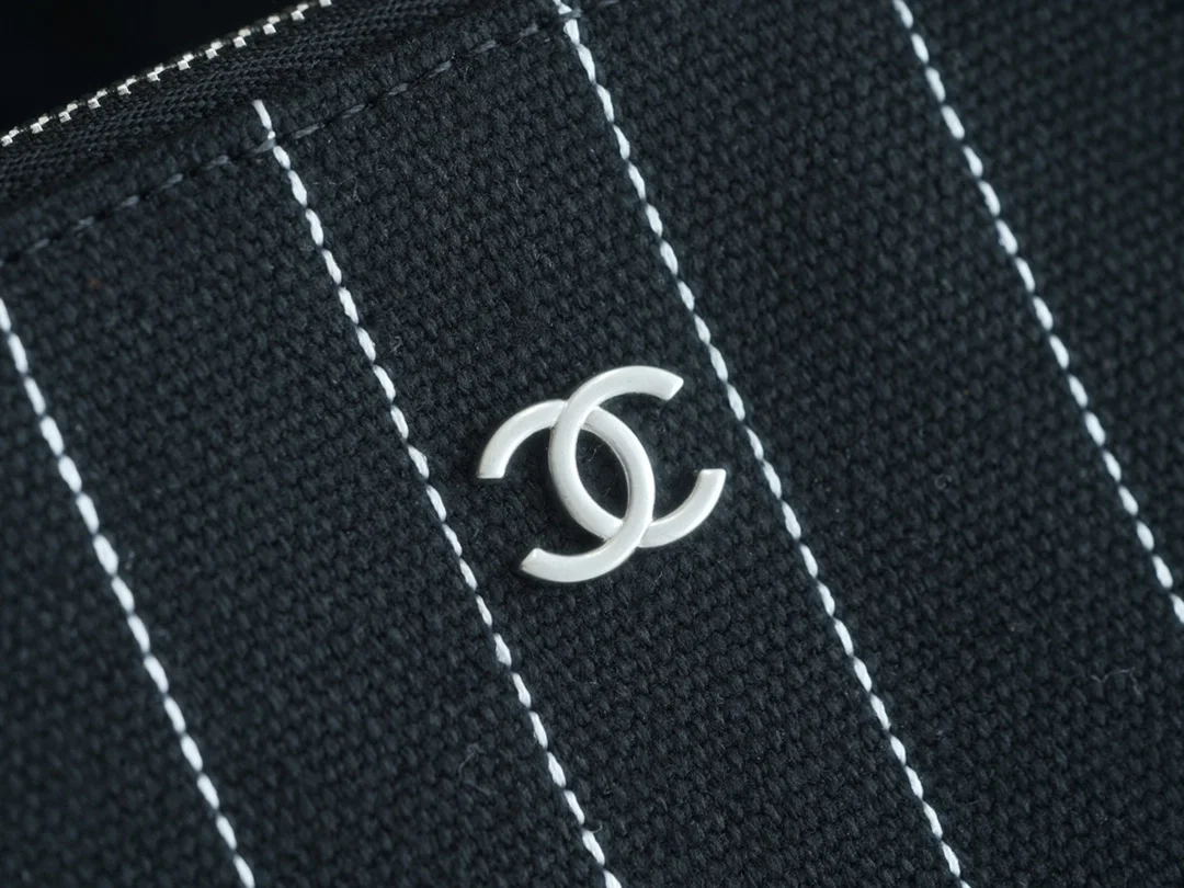 샤넬 맥시 쇼핑백 블랙(실버)