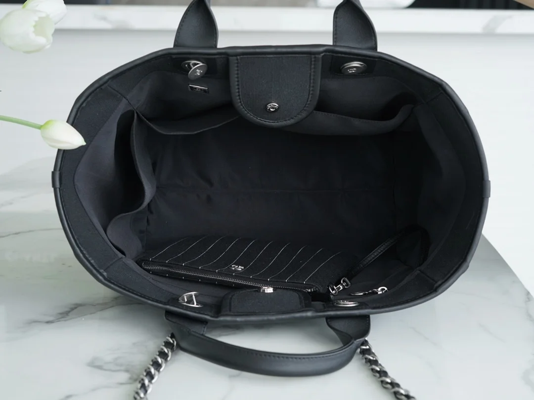 샤넬 맥시 쇼핑백 블랙(실버)