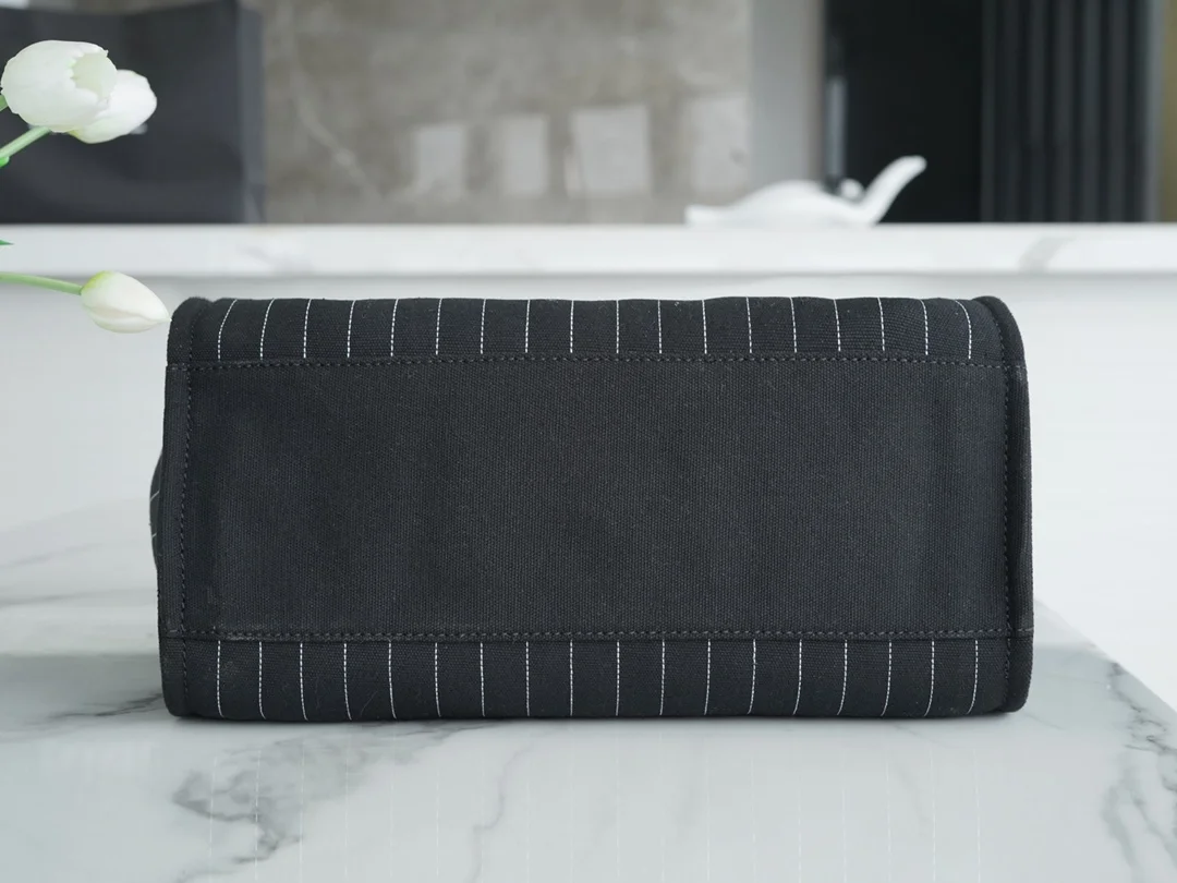 샤넬 맥시 쇼핑백 블랙(실버)